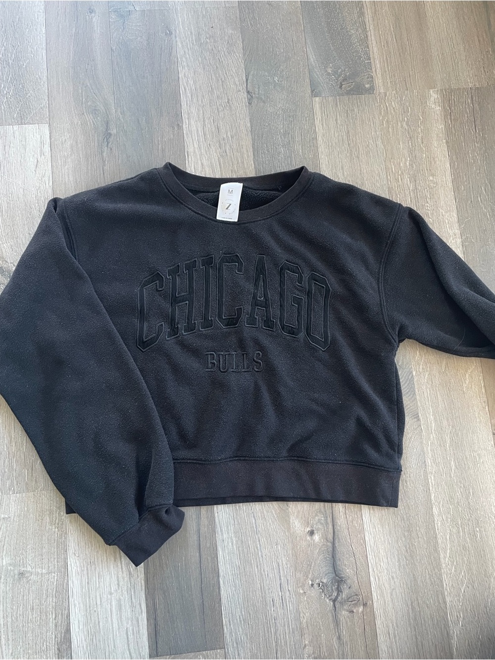 Black Chicago Bulls Embroidered Sweatshirt Minimalist Sweater Women’s M